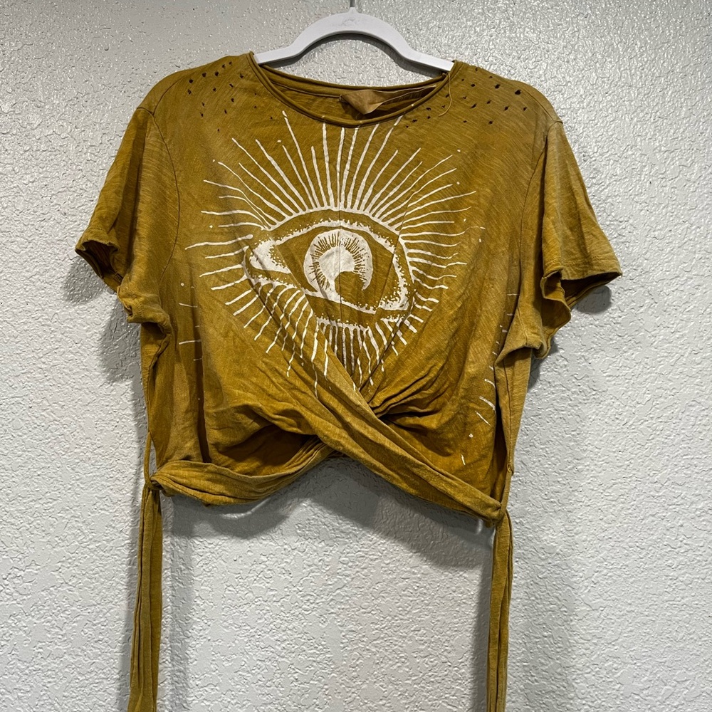 Magnolia Pearl Ochre Eye Graphic Crop Top